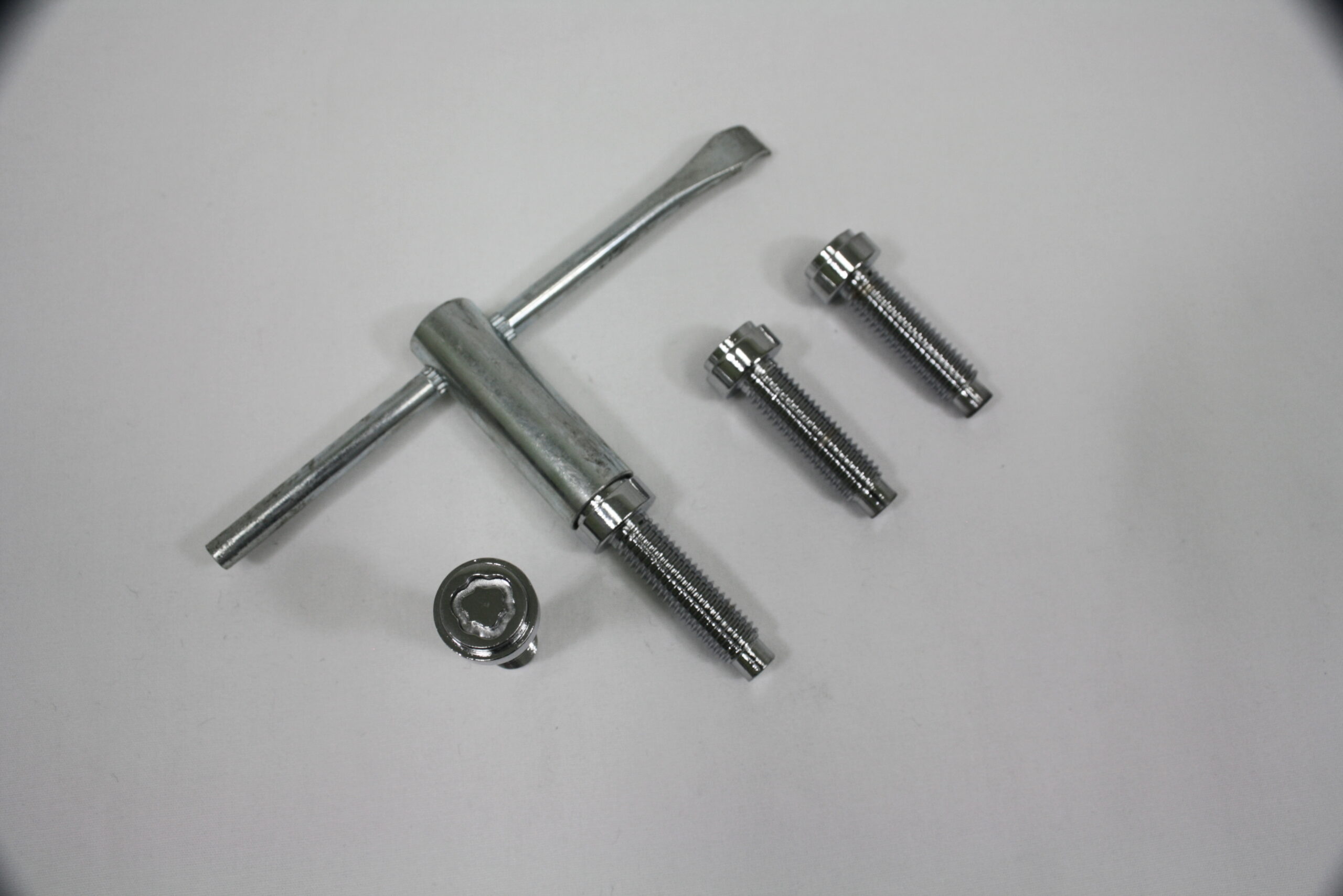 Center Cap Lock Kit (Keyed Wrench and Bolts) (470132) – Keen Parts